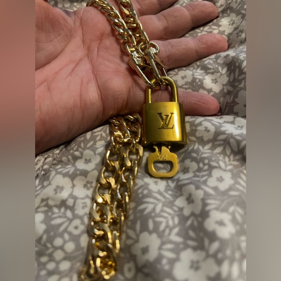 Louis Vuitton padlock and key - Picture 4 of 5